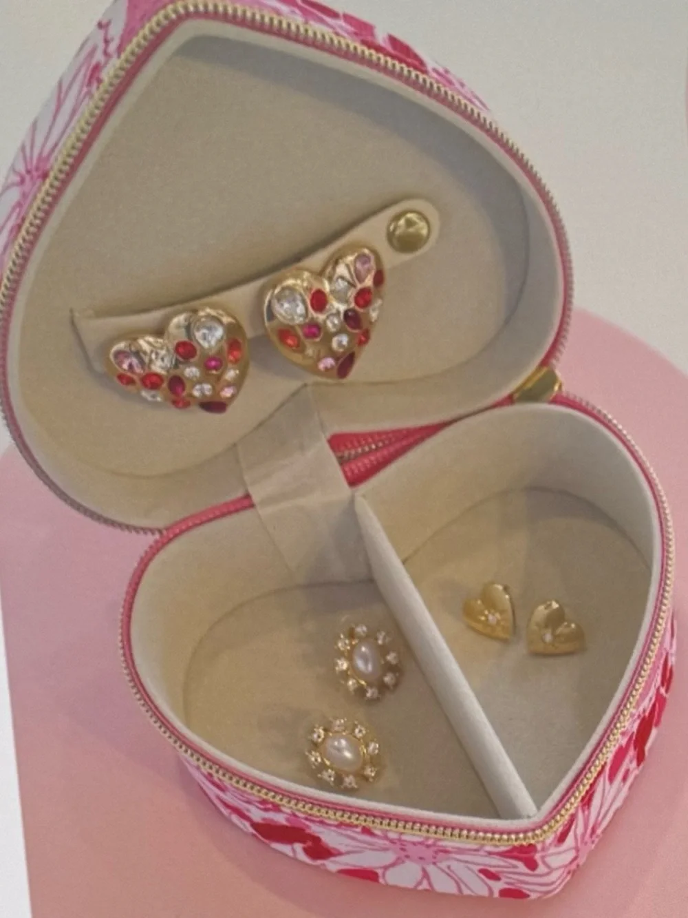 Lilly Pulitzer , NWTsHeart-Shaped Floral Jewelry Case - Pink Red w gold chain